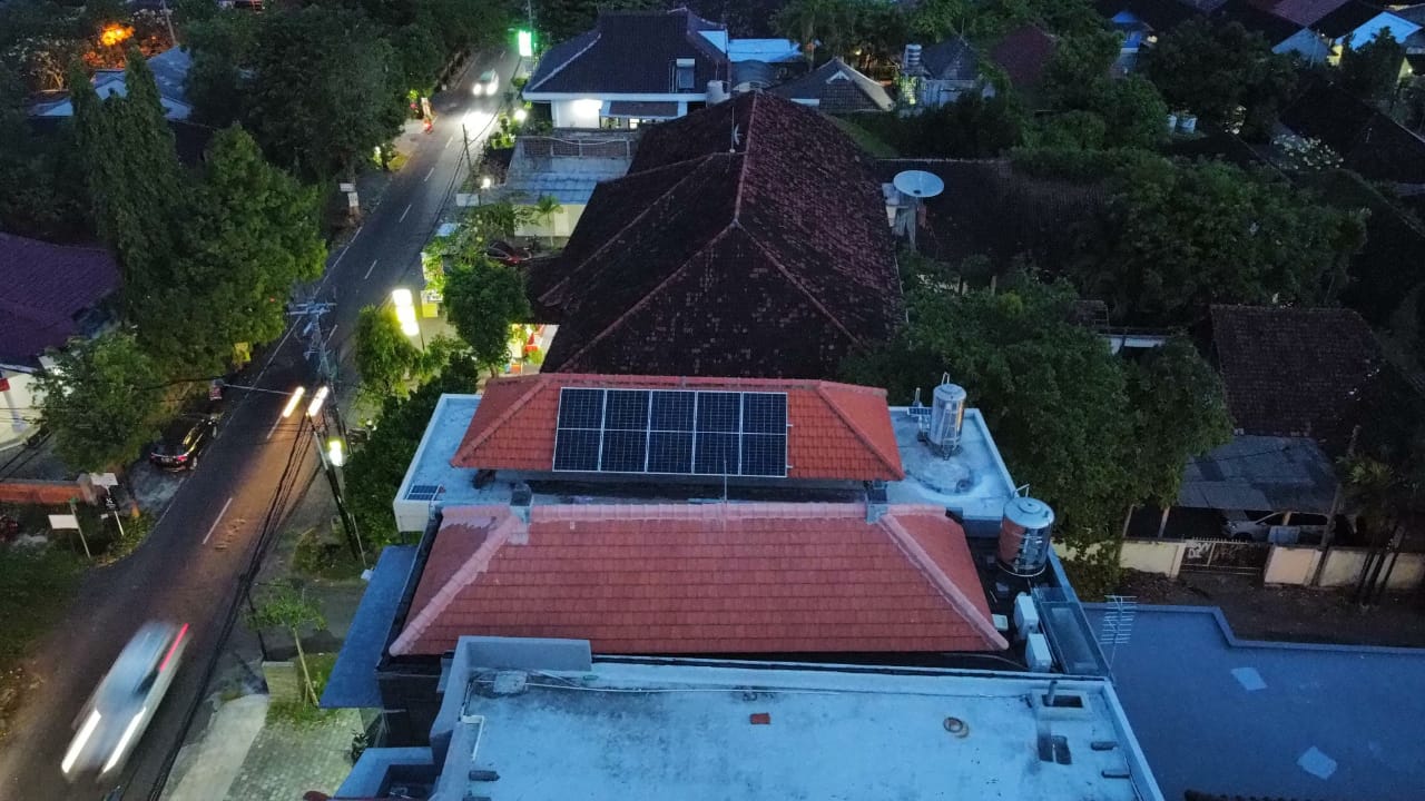 Pemasangan Panel Surya ( solar panel ) di Tuban, Bali