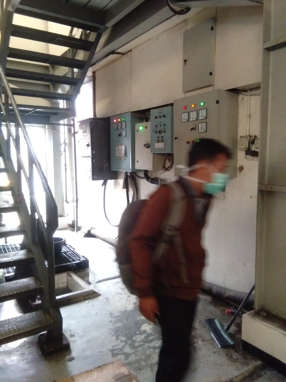 Pemasangan Panel Surya (Soalar Panel) di Warung Buncit, Jakarta Selatan