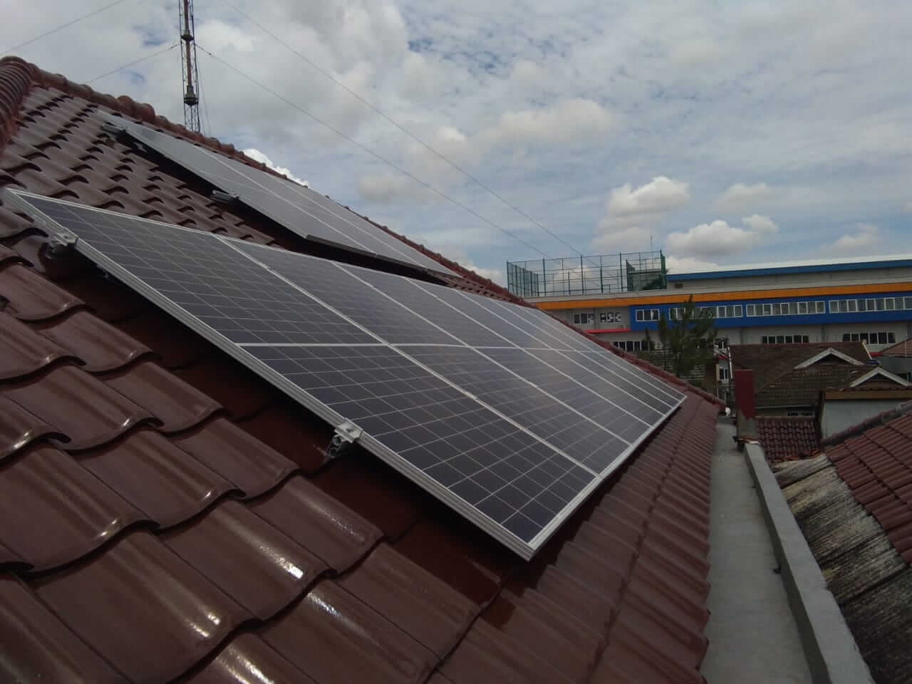 PROYEK PEMASANGAN PANEL SURYA JARWINN