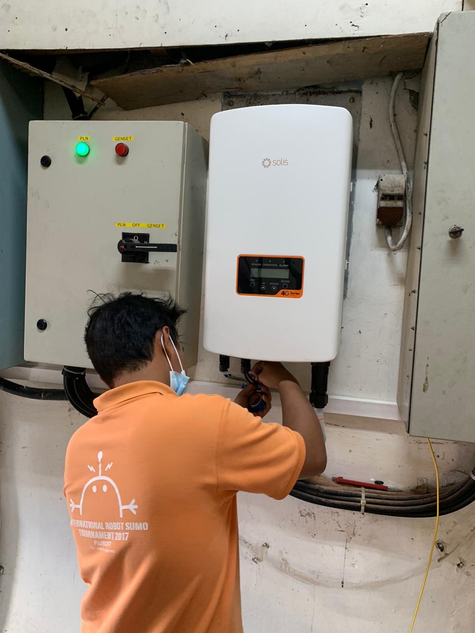 Pemasangan Panel Surya (Soalar Panel) di Warung Buncit, Jakarta Selatan