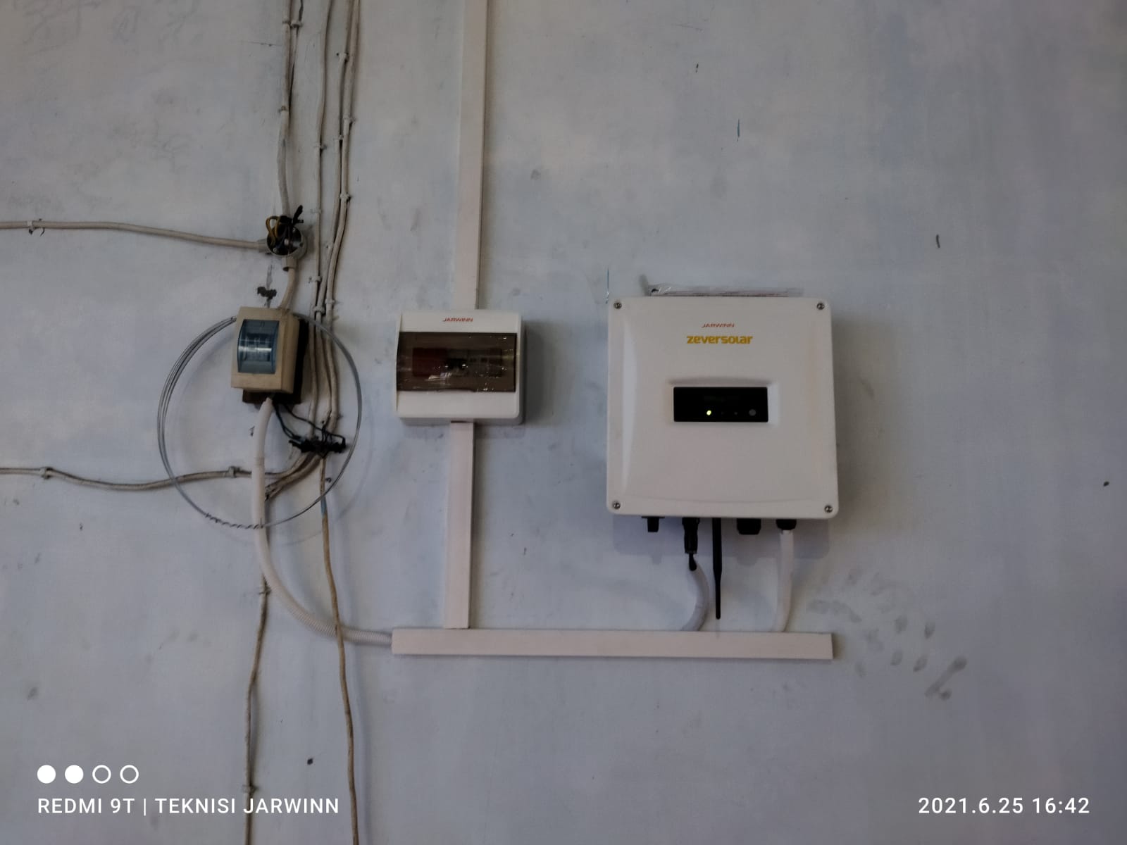 Pemasangan Panel surya di solo