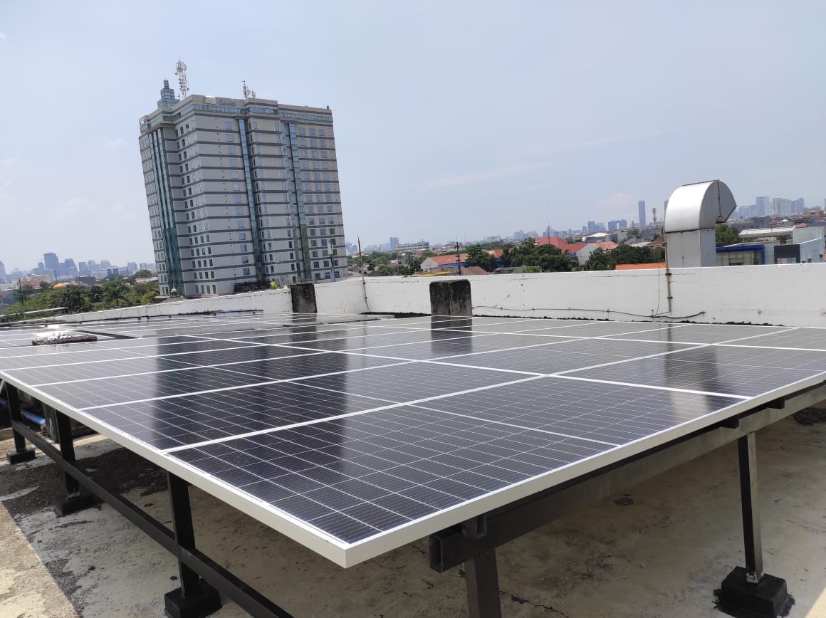 Pemasangan Panel Surya ( Solar Panel) di Pramuka, Jakarta Timur